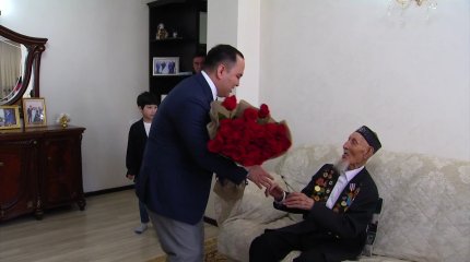 «AMANAT» партиясының мүшелері ардагерлерді Жеңіс күнімен құттықтады