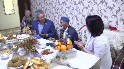 «Никто не забыт»: члены партии "AMANAT" поздравили ветеранов с Днём Победы