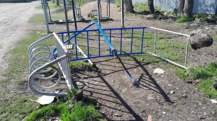 Риддерде вандалдар балалар ойын алаңын қиратып кетті