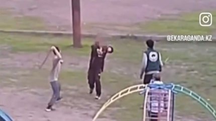 Бауырын жұрттың алдында аяусыз ұрған ер адамның үстінен қылмыстық іс қозғалды