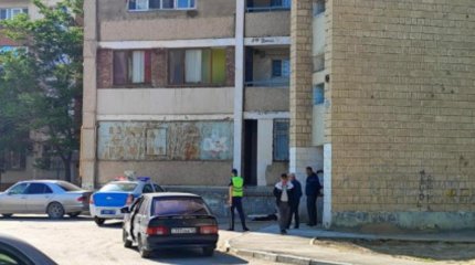 Ақтауда көпқабатты үй маңынан әйел өлі табылды