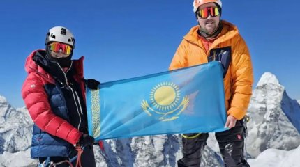 Қазақ қызы тұңғыш рет Эверест шыңына шықты