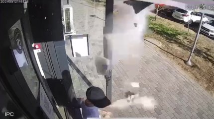 Падение фасада дома на ребенка: в полиции завели уголовное дело