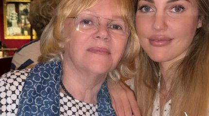 "Не всегда добра к ней": Мерьем Узерли показала мать и рассказала об их отношениях