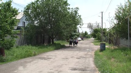 "Кенттің жолын өзіміз жөндеп келеміз", - тұрғын