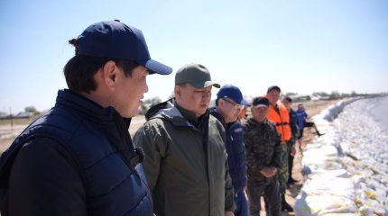 Канат Бозумбаев поручил построить дополнительную плотину к пику паводков в Атырауской области