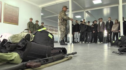 Павлодарда мектеп оқушылары әскери өмірмен танысты