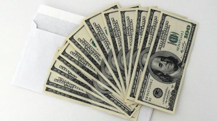 10 млн тенге за документы и покровительство: замакима района в СКО подозревают в получении взятки