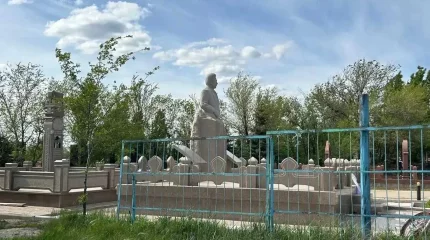 Ақтөбелік кәсіпкер өзіне құлпытас орнатып, зираттан орын дайындап қойған