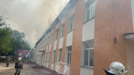 Кровля загорелась в школе Шымкента