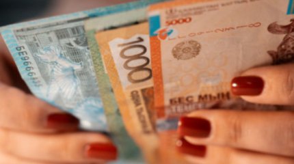 Шымкентте "өлі адамдарға" жалақы аударған директор орынбасары мен бухгалтер сотталды