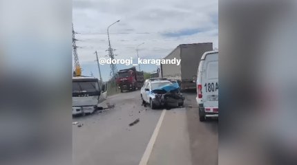 Қарағандыда полиция көлігі жантүршігерлік жол апатына ұшырады