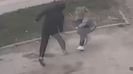 Мужчина зарезал бывшую жену на глазах у прохожих