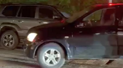 Пьяный водитель на внедорожнике протаранил машину с детьми в Актау