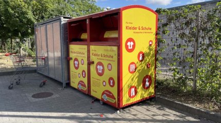 Труп мужчины обнаружили в контейнере для сбора одежды