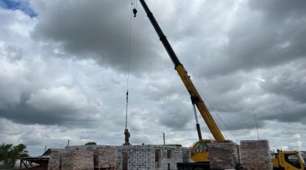 873 үй салынып жатыр