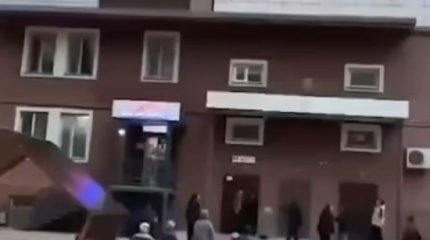 7-сынып оқушысы жоғары қабаттан құлап бара жатқан баланы құтқарып қалды