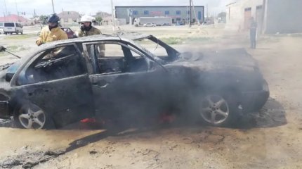 Көшеде тұрған автокөлік толығымен жанып кетті