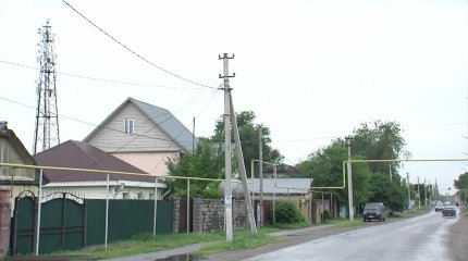 Алматы облысы маңындағы саяжайда жарық сығырайып тұр