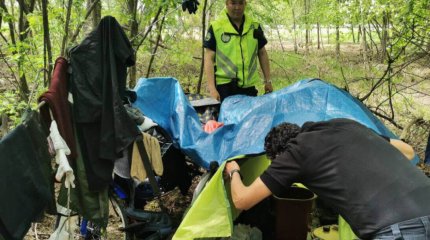 СҚО-да полицейлер палаткада түнеген шетелдік туристке көмектесті