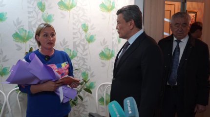 Аким СКО посетил пострадавших от паводка горожан, получивших новое жильё