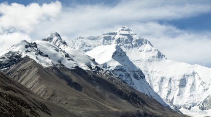 Вторая в истории казахстанка покорила Эверест