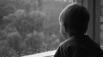 Ребенок выпал из окна в Костанае