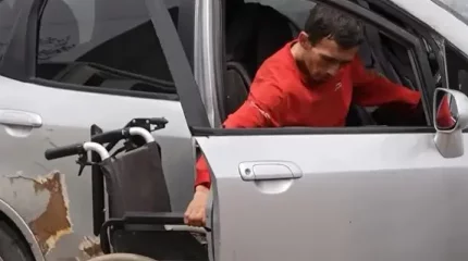 «Маскадағы адам» тағы бір отбасына пәтер мен автокөлік кілтін табыстады