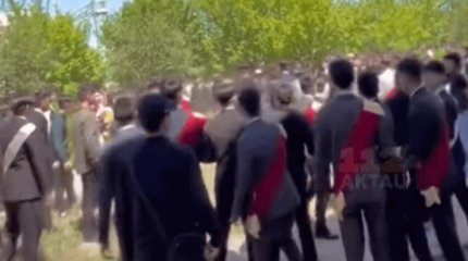 Маңғыстау облысында төбелес шығарған түлектердің ата-аналары кешірім сұрады