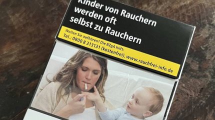 Изображения модели печатают на пачках сигарет без её ведома