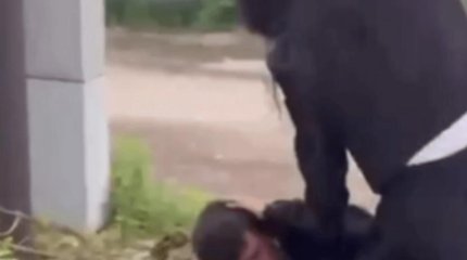 Алматыда екі жас қыз жігітті аяусыз ұрып-соққан