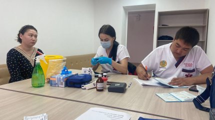 Более 500 жителей Кульсары обслужили медики поезда «Саламатты Қазақстан»