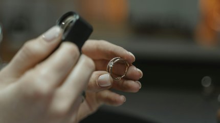 Золотые изделия украла няня из дома работодателей в Астане