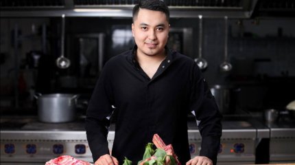 Атыраулық аспаз жағалауды бекітіп жүргендерді тегін тамақтандырды