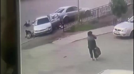 Жезқазғанда  5 жасар балдырған көлікпен бірнеше адамды соғып кетті