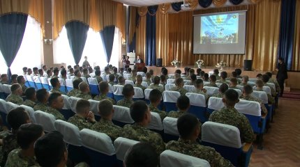 Партия "AMANAT" отметила солдат за помощь во время половодья