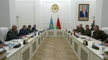 Қазақстан мен Беларусь қорғаныс министрлері әскери ынтымақтастықтың перспективаларын талқылады