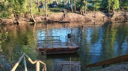 Полголовы натянутым тросом через реку отрезало мужчине во время катания на гидроцикле