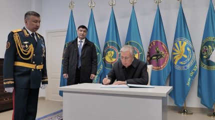 Токаев принял участие в открытии авиабазы Нацгвардии РК