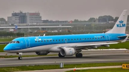 Амстердам әуежайында ұшақ қозғалтқышы тартып әкеткен ер адам көз жұмды