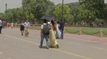 Плюс 52 градуса по Цельсию: из-за рекордной жары в Индии люди массово падают в обмороки