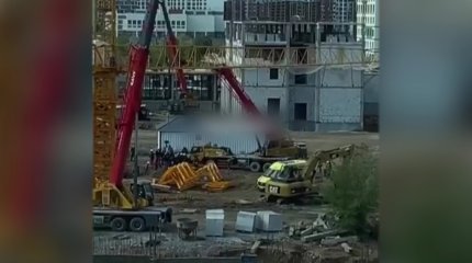 Астанада ер адам құрылыс кранынан құлап, көз жұмды