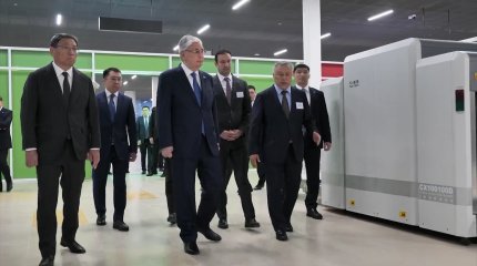Токаев осмотрел новый международный терминал аэропорта Алматы