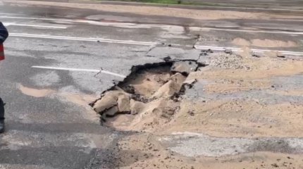 Асфальт провалился в центре Алматы