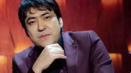 "Менің екі әкем болды". Мейрамбек Беспаев ата-анасы туралы айтты