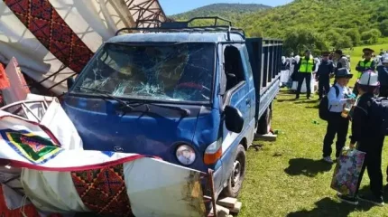 Қырғызстанда жүк көлігі қаққан 19 бала әлі ауруханада жатыр