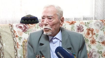 Қостанайдағы  «Ақжелең ансамблі» 99 жастағы  қарт жауынгердің үйінде концерт қойды