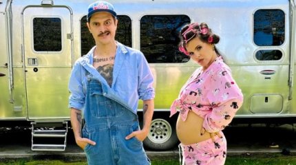 Лидеры группы Little Big сообщили, что станут родителями, но их обвинили в хайпе