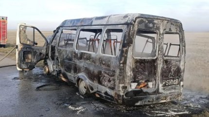 Түркістан облысында жолда оқушылар мінген «Газель» өртеніп кетті