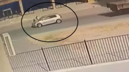 Ақтауда баланы көлік қаққан сәт видеоға түсіп қалды